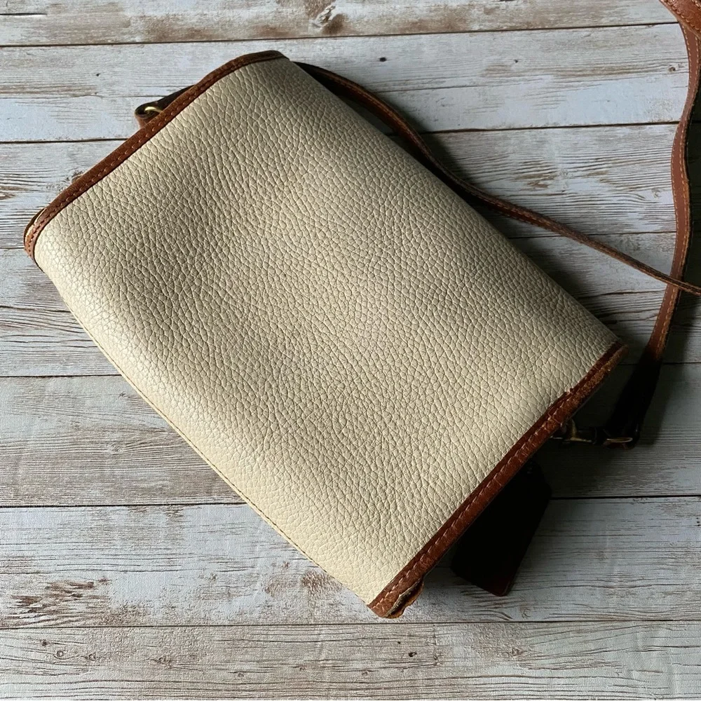 Authentic Vintage Coach 1980s White Leather Crossbody Bag - Picture 11 of 14